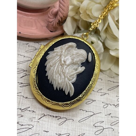 Gold Locket Setting Praying Angel Angels Mother’s Cameo Mom Daughter Gift Easter - Picture 1 of 11